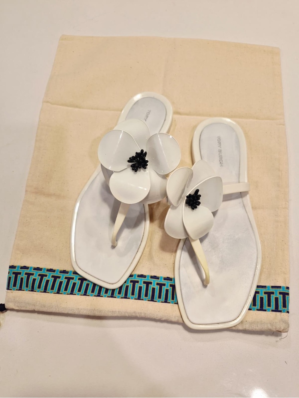 Tory Burch White Floral Toe-Post Sandals with Black Center size 6